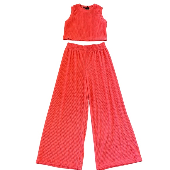Love Poem 2pc set Coral Crinkle Set Size Large Crop Top Tank Wide Leg Pants - Picture 3 of 16